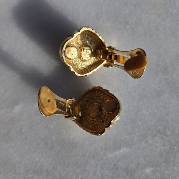 Vintage Carolina Herrera Clip-On Earrings - Picture 5 of 7